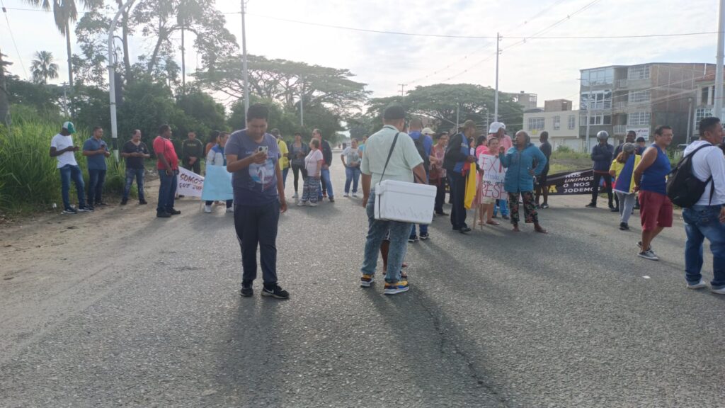 Habitantes Del Poblado Campestre Bloquean La V A Cali Candelaria