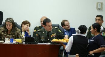 Repartieron empanadas en el debate sobre el Código de Policía