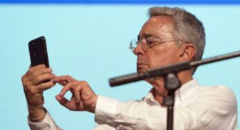 Piden que Álvaro Uribe vaya a la cárcel por tuit incendiario