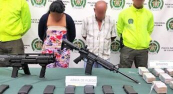 Capturan a dos personas con un fusil de asalto y una escopeta doble cañón