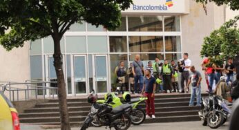 Cogieron a dos hombres que estarían robando un Bancolombia