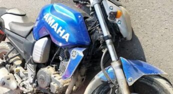 Estrelló su moto contra un tractocamión y se mató