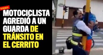 Video: Terrible agresión de un motociclista a un guarda de tránsito en El Cerrito