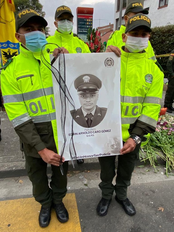 Conmoción en Bogotá por policía muerto en tiroteo