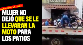 Mujer no dejó que se le llevaran la moto para los patios y la bajó de la grúa