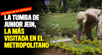 Tres vasos de agua adornan la tumba de Junior Jein en el Metropolitano del Sur