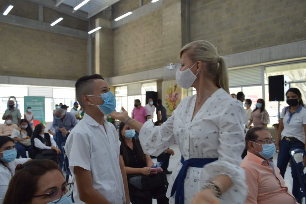 Dilian Francisca Toro celebró entrega de Colegio 10 en Ginebra