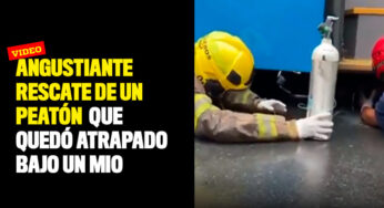Video: Angustiante rescate de un peatón que quedó atrapado bajo un MIO