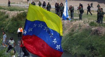 VIDEO: Policías de Estado Unidos le disparan balas de gomas a venezolanos en plena frontera