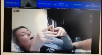 Instauran queja disciplinaria contra jueza que apareció ligera de ropa y fumando en audiencia virtual