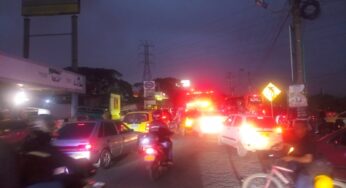 Decenas de personas tienen bloqueada la vía Cali- Candelaria
