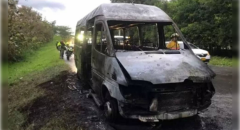 Criminales robaron a pasajeros e incendiaron una buseta en Obando