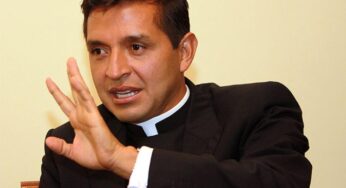 El sueño del padre Chucho es convertirse en santo