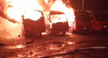 Video: En un parqueadero fueron incinerados cinco buses de transporte urbano en Tuluá