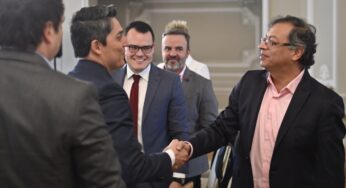 Petro ya está en Bogotá después de que el avión que lo traería a Cali fuera impactado por un rayo