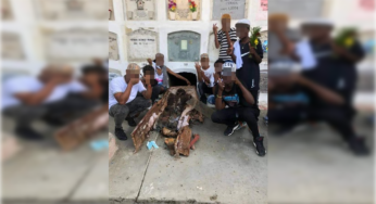 Video: ¡Qué horror! No solo se tomaron una foto, jugaron fútbol con la cabeza del muerto
