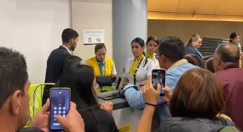 A puños y empujones pasajeros de Viva Air protestan en los aeropuertos del país