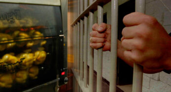 Mujer fue condenada a 14 años de cárcel por no pagar un pollo asado