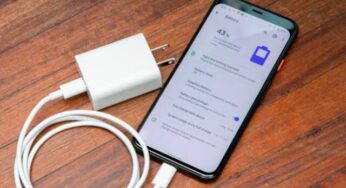 FBI revela por qué no se deben cargar los celulares en centros comerciales o aeropuertos