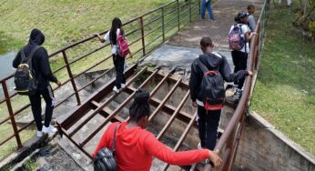 Riesgo por puente en mal estado frente de la Institución Educativa Isaías Duarte
