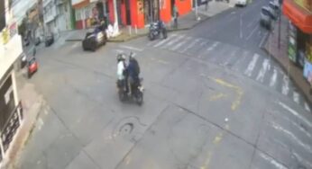 Video: Fuerte choque entre dos motociclistas se registró en el barrio Alameda