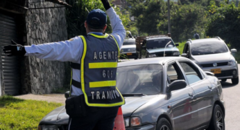 Trabajadores de reconocida discoteca estarían suplantando con uniformes falsos a guardas de tránsito