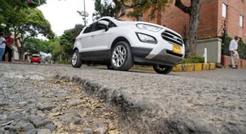 Las vías de Santa Mónica Popular y El Rodeo están llenas de huecos