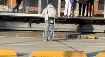 Video: hombre uso muletas falsas para colarse en el TransMilenio