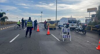 VIDEO: Motociclista chocó y se cayó del puente de Alfonso López