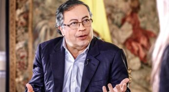 Gustavo Petro califica acusaciones de chuzadas en su gobierno como una "irresponsabilidad"
