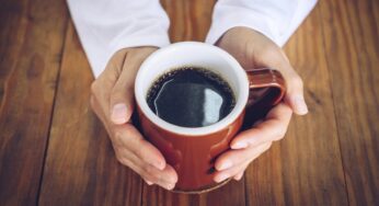 Tomar más de dos tazas de café al día podría traer consecuencias para sus riñones ¿Cuáles son?