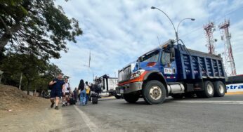 Continúan bloqueos por el paro de transportadores de carga en Cali