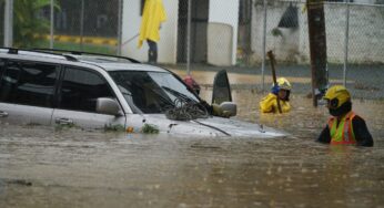 Alcalde Alejandro Eder garantiza atención a afectados por lluvias en Cali